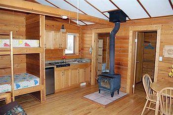Beaver Lake Mountain Resort Kelowna Bagian luar foto